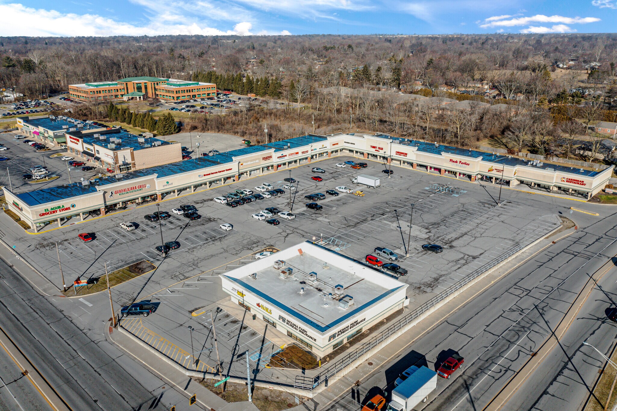 9918-9950 E Washington St, Indianapolis, IN à louer Photo du bâtiment- Image 1 de 8