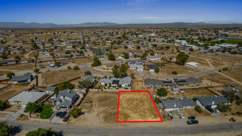 8837 Holly Ave, California City, CA à vendre - Photo du bâtiment - Image 1 de 7