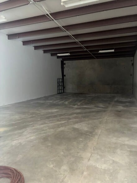 4814 Alexander Ln, Dallas, TX for lease - Interior Photo - Image 3 of 12