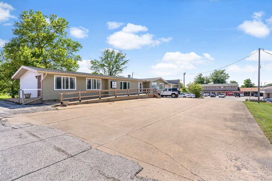 1111 W Morton Ave, Jacksonville, IL for sale - Building Photo - Image 2 of 25