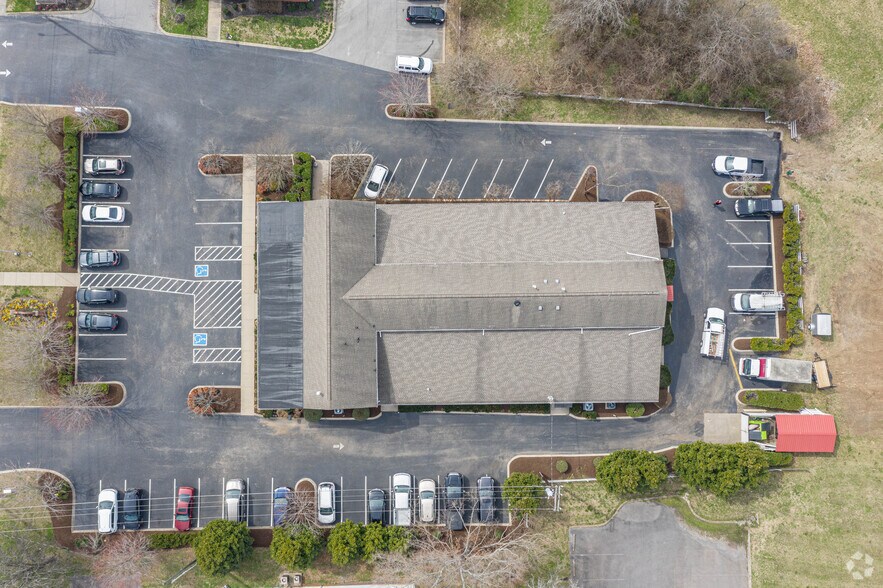 700 E Main St, Hendersonville, TN à louer - Photo du bâtiment - Image 2 de 4