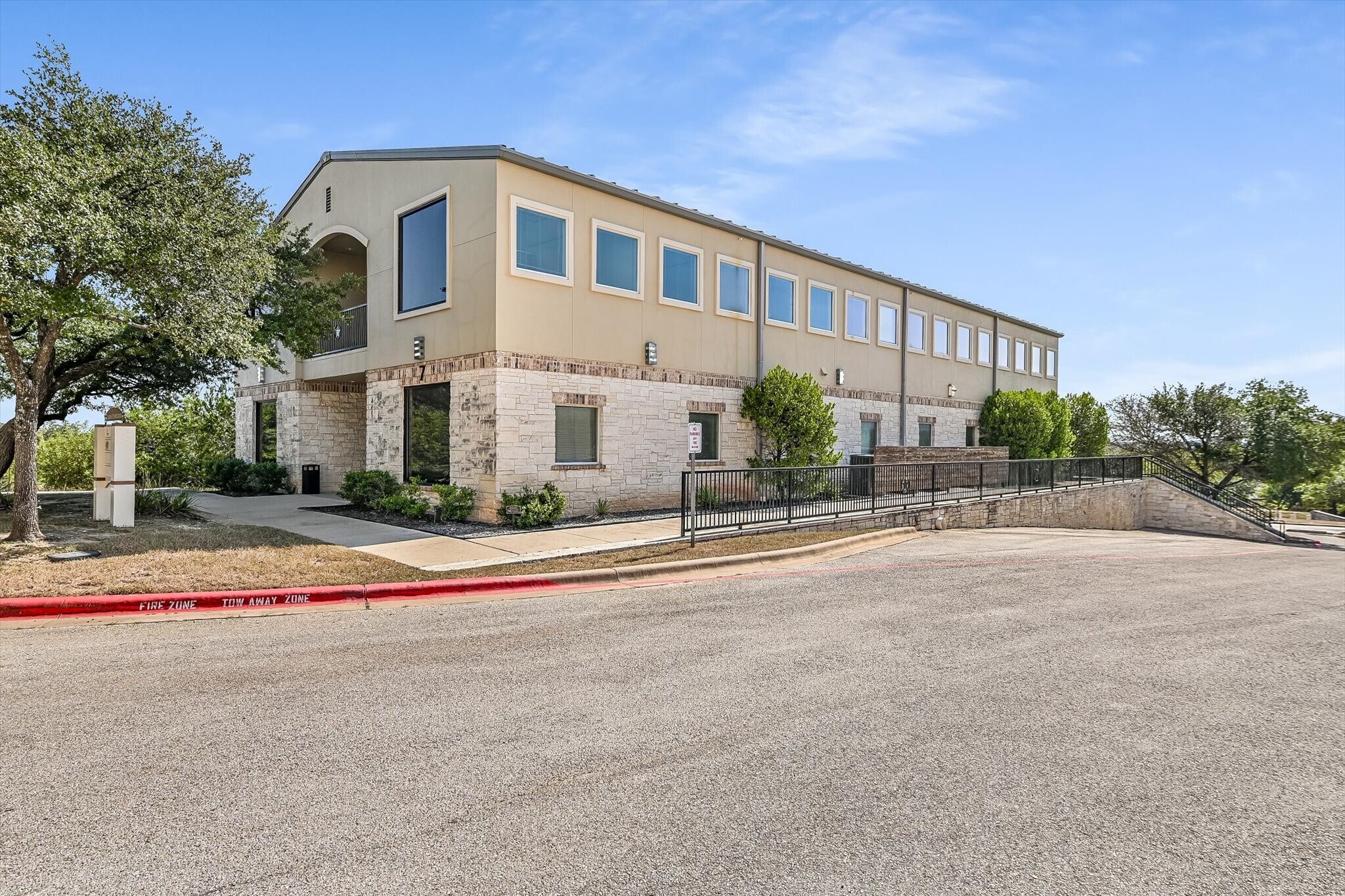 7 Lakeway Centre Ct N, Lakeway, TX for lease Primary Photo- Image 1 of 30