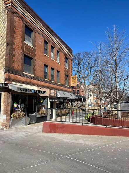 2200-2204 Hennepin Ave, Minneapolis, MN for sale - Building Photo - Image 2 of 3