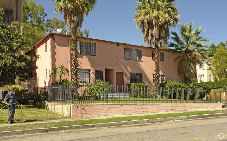 7000 Franklin Ave, Los Angeles, CA à vendre - Photo du bâtiment - Image 2 de 2