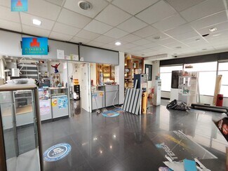 Plus de détails pour Multi-résidentiel à vendre