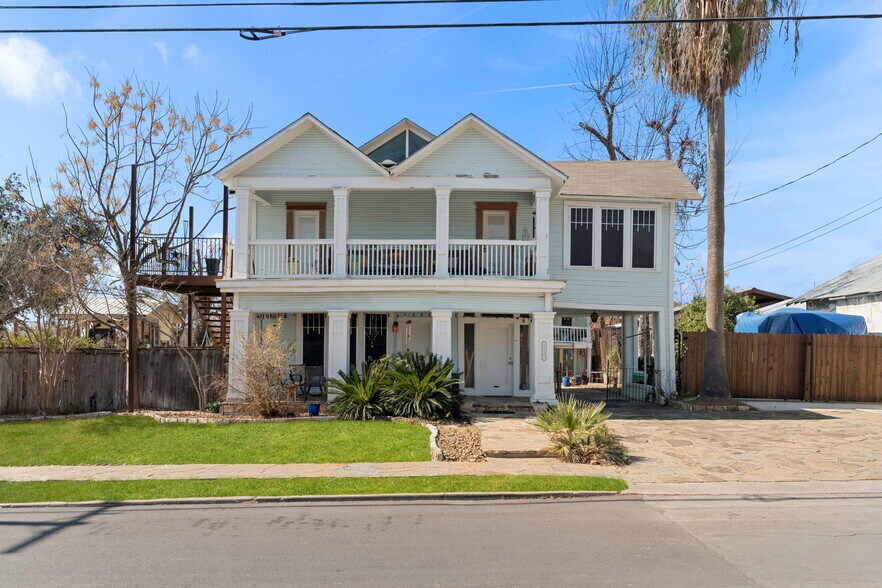 3221 N Flores St, San Antonio, TX à vendre - Photo principale - Image 1 de 46