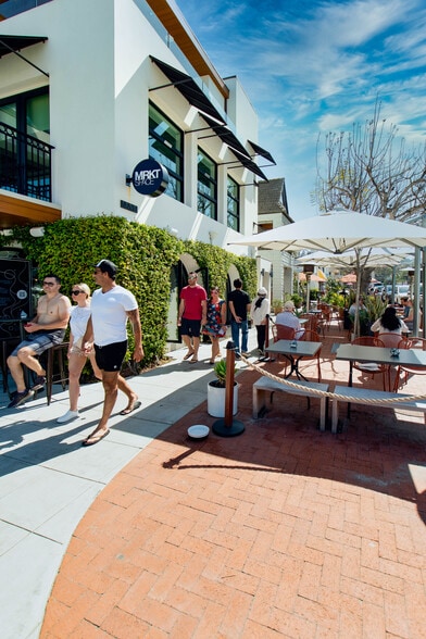 2202 Avenida De La Playa, La Jolla, CA for lease - Building Photo - Image 2 of 8