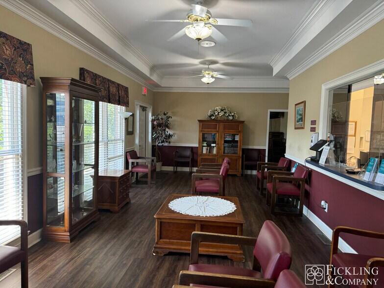 1217 Columbia Dr, Milledgeville, GA for sale - Interior Photo - Image 2 of 18