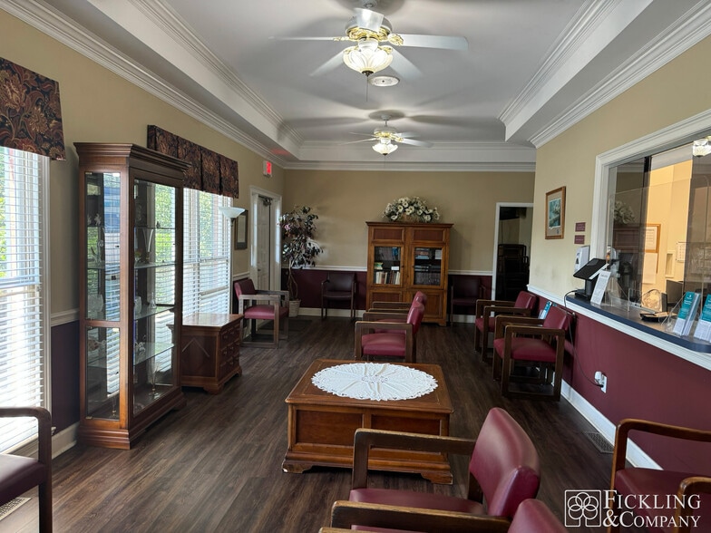 1217 Columbia Dr, Milledgeville, GA à vendre - Photo intérieure - Image 2 de 18