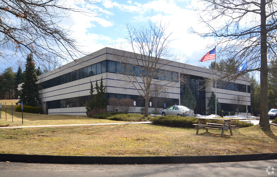 12 Cambridge Dr, Trumbull, CT for lease - Building Photo - Image 2 of 17