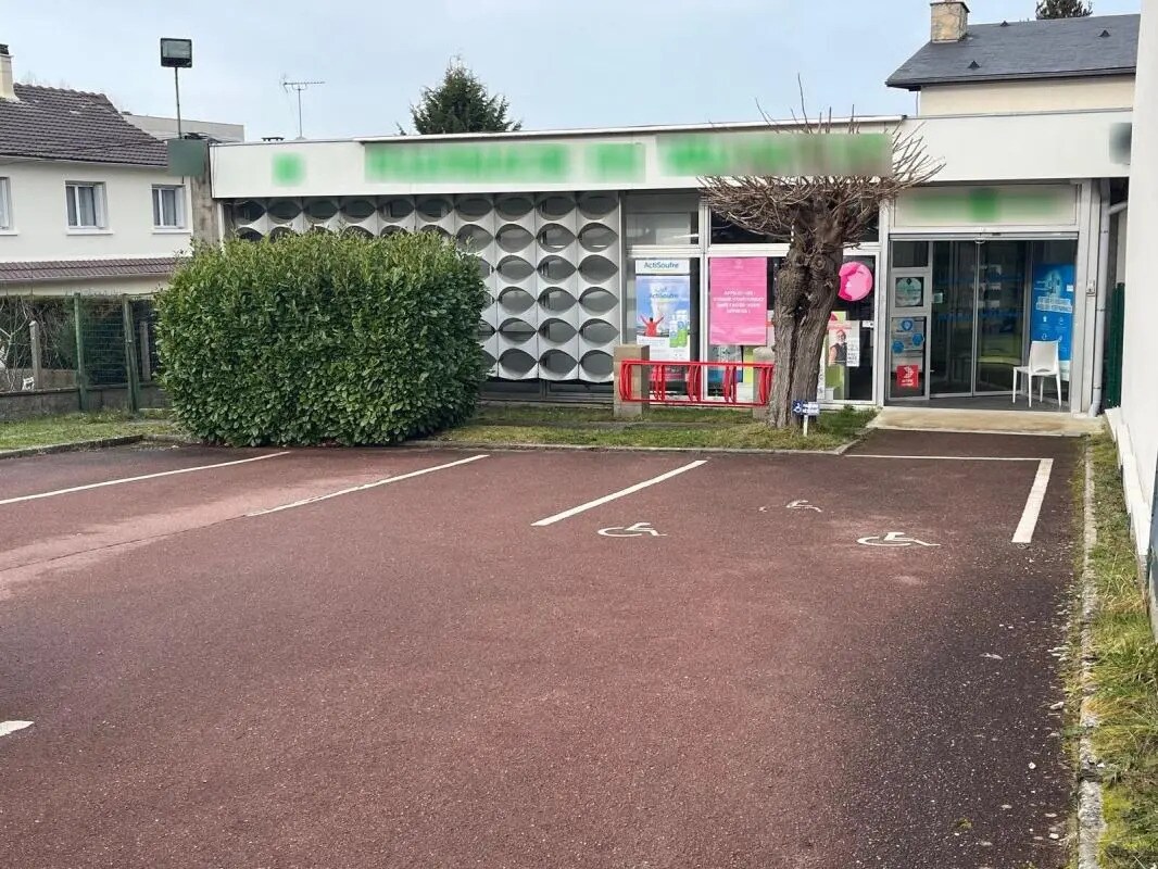 Office in Osny for sale Building Photo- Image 1 of 11