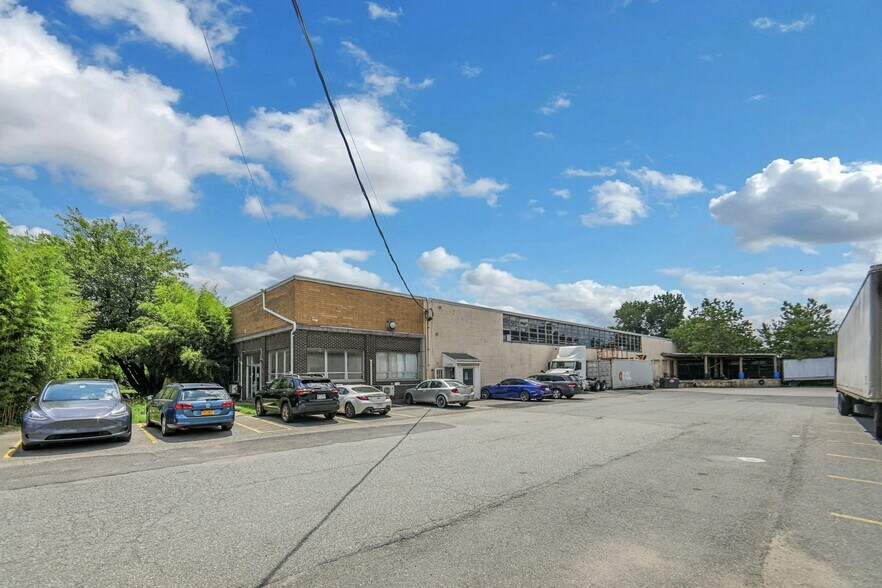 370 Bergen Ave, Kearny, NJ à louer - Photo du bâtiment - Image 3 de 43