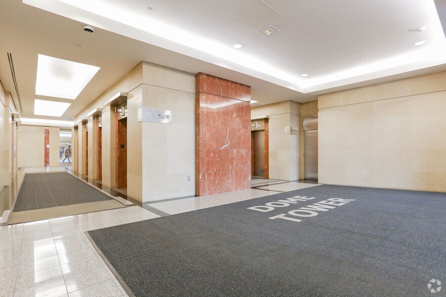 333 7 Av SW, Calgary, AB à louer - Hall d’entrée - Image 3 de 9