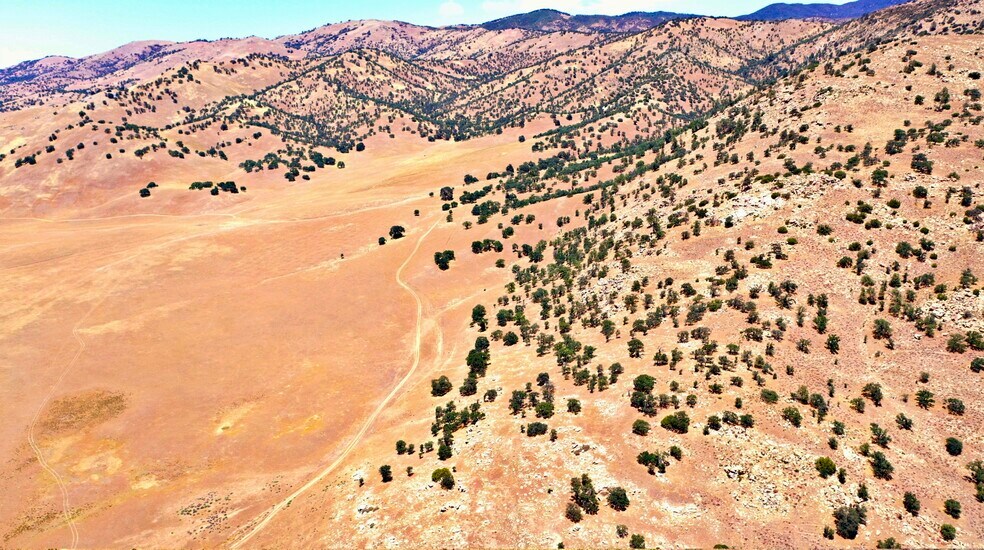 North of Challenger and 58 hwy, Tehachapi, CA à vendre - Photo du bâtiment - Image 2 de 17