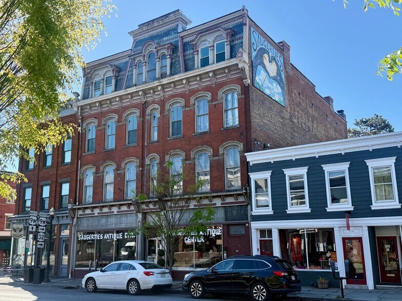 220 Main St, Saugerties, NY à vendre - Photo du bâtiment - Image 3 de 30