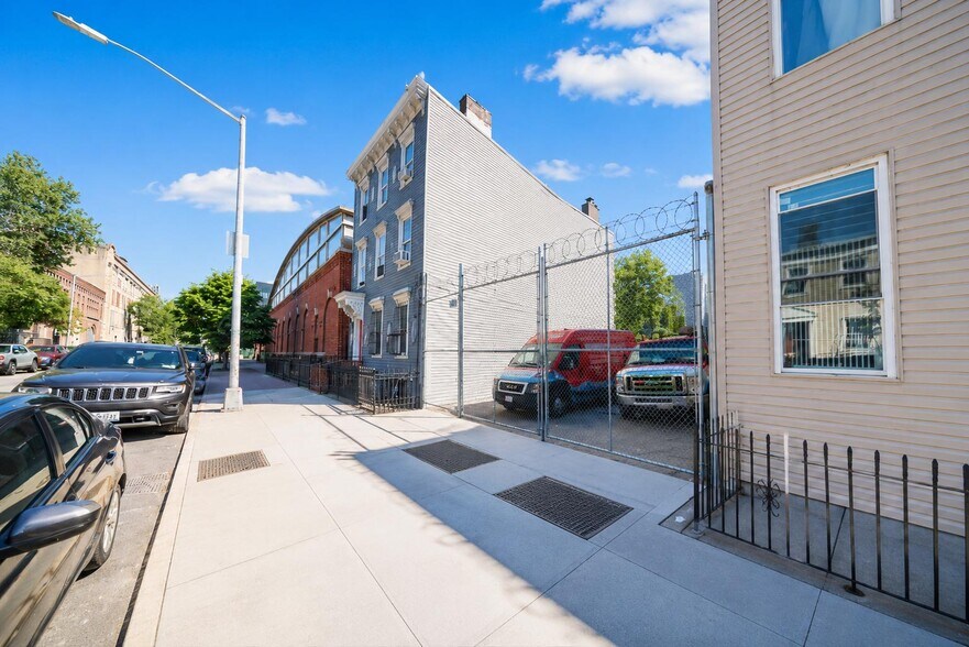 192 Butler St, Brooklyn, NY à vendre - Photo du bâtiment - Image 3 de 16
