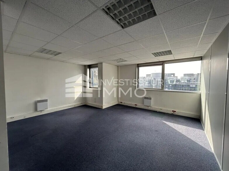 Office in Noisy-le-Grand for lease - Interior Photo - Image 3 of 11