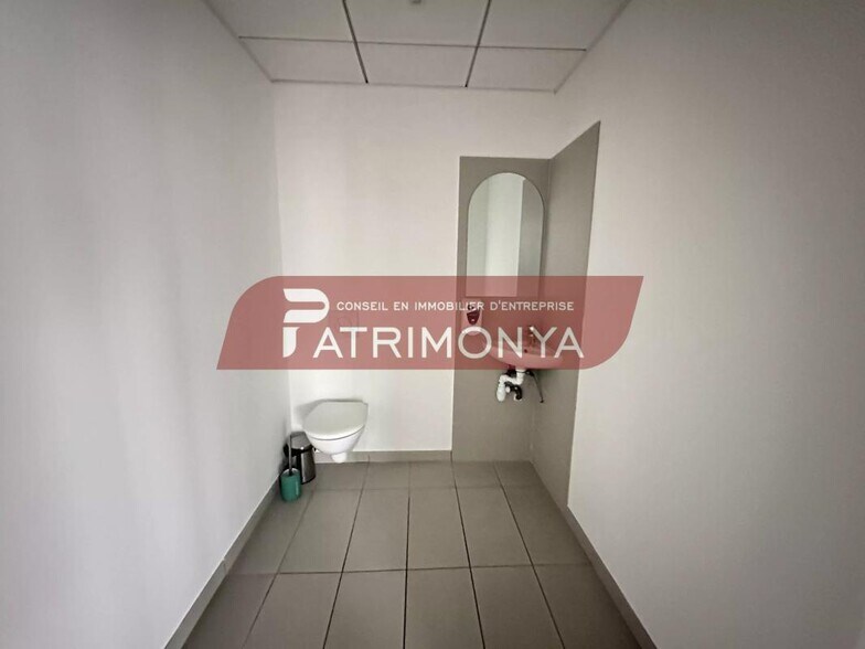Office in Aubagne for lease - Interior Photo - Image 3 of 4