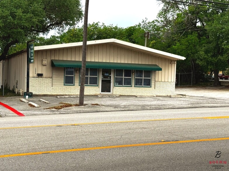 1220 S Main St, Boerne, TX for lease - Building Photo - Image 2 of 10