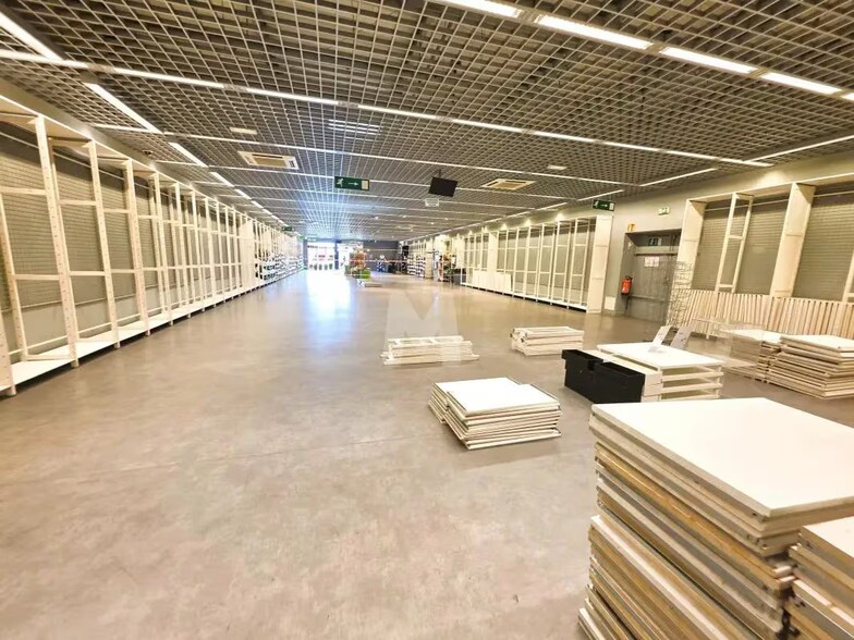 Retail in Corbeil-Essonnes for lease - Interior Photo - Image 3 of 6