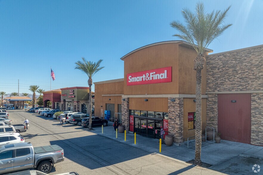 345-479 W Craig Rd, North Las Vegas, NV à vendre - Photo principale - Image 1 de 5