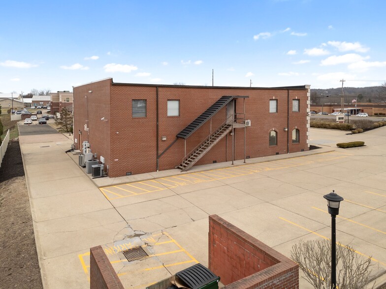 3661-3669 Teays Valley Rd, Hurricane, WV for lease - Building Photo - Image 3 of 8