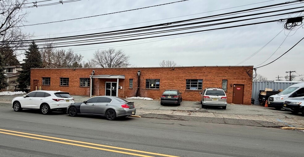 320 Colfax Ave, Clifton, NJ à louer - Photo du bâtiment - Image 3 de 6