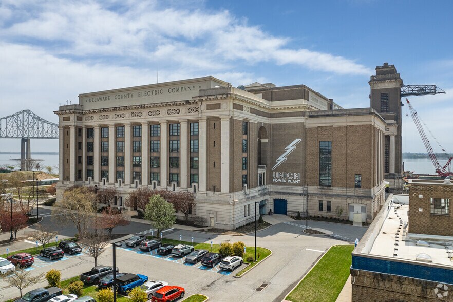 2501 Seaport Dr, Chester, PA à louer - Photo du bâtiment - Image 2 de 6