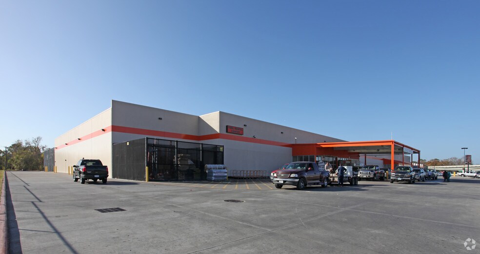 10600-10702 Eastex Fwy, Houston, TX à louer - Photo principale - Image 1 de 7