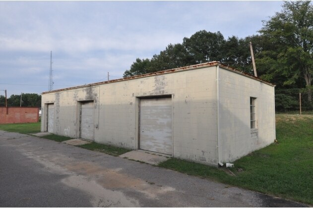 756 S West St, Petersburg, VA à louer - Photo du bâtiment - Image 3 de 16