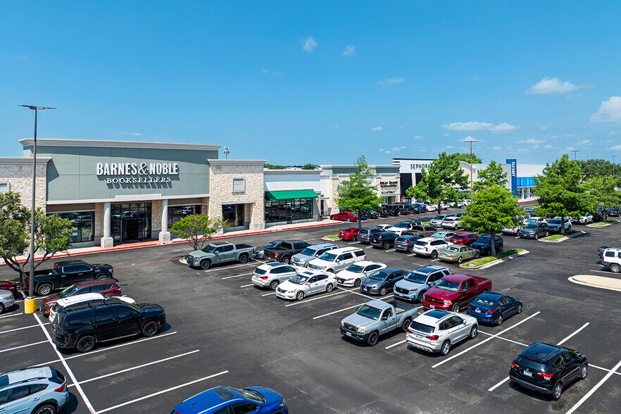 5000 S Hulen St, Fort Worth, TX à louer - Photo du bâtiment - Image 3 de 12