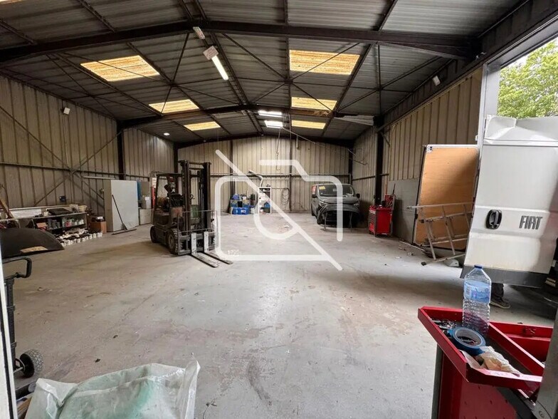 Industrial in Chilly-Mazarin for sale - Interior Photo - Image 3 of 4