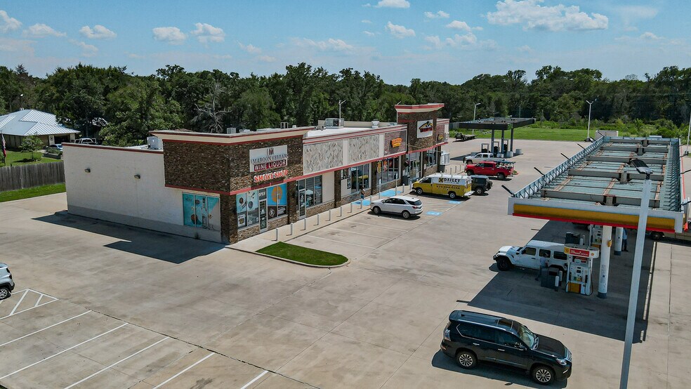 5701 Raymond Stotzer Pky, College Station, TX à louer - Photo du bâtiment - Image 3 de 7