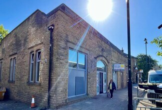 Plus de détails pour 1 Market Pl, Pudsey - Commerce de détail à louer