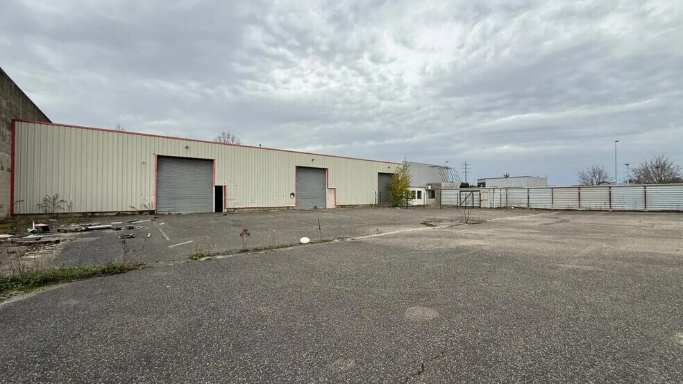 Industrial in Bourg-en-Bresse for sale - Building Photo - Image 3 of 11
