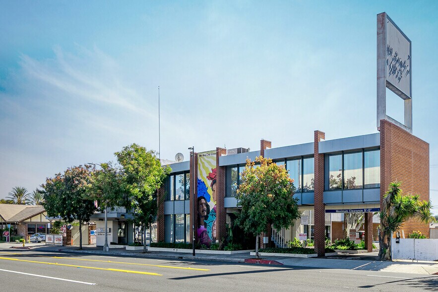 526 W Las Tunas Dr, San Gabriel, CA à vendre - Photo du bâtiment - Image 2 de 20