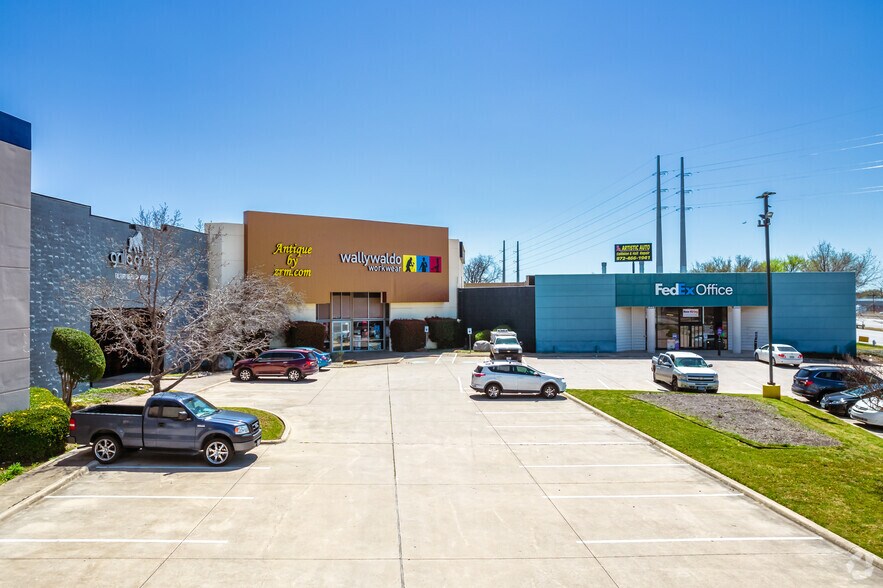 13940-13960 N Stemmons Fwy, Farmers Branch, TX à louer - Photo du bâtiment - Image 3 de 17