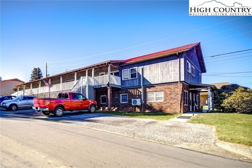 71 E Cheek St, Sparta, NC à vendre - Photo du bâtiment - Image 3 de 20