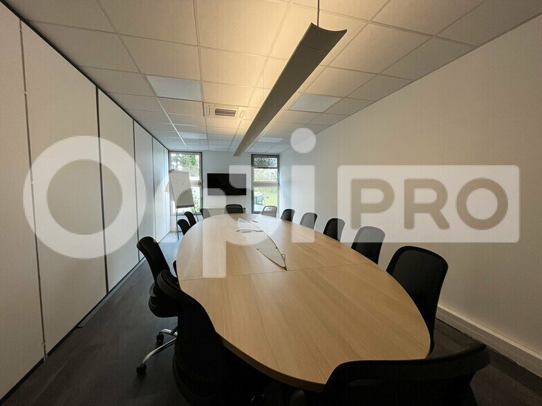 Office in Torcy for sale - Interior Photo - Image 1 of 12