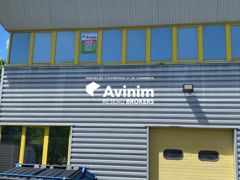 Office in SAINT EGREVE for lease - Building Photo - Image 2 of 16