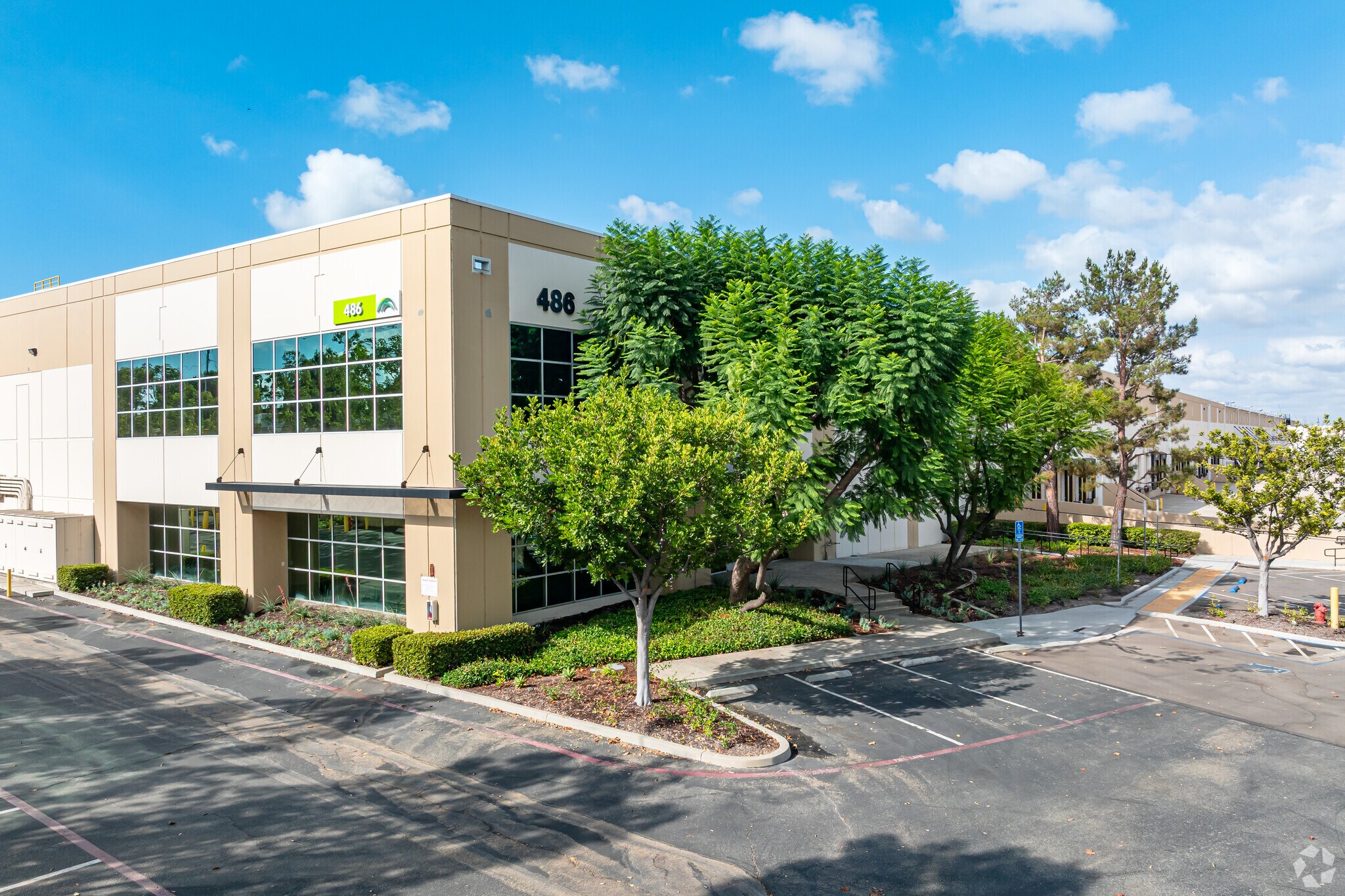 458-486 E Lambert Rd, Fullerton, CA à louer Photo du bâtiment- Image 1 de 24