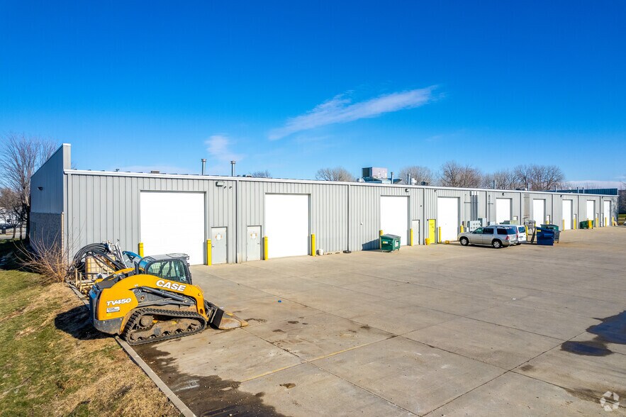 121 SE Shurfine Dr, Ankeny, IA à louer - Photo du bâtiment - Image 2 de 4