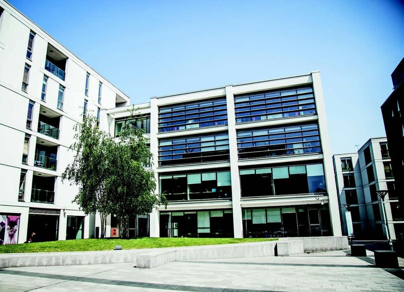 63-67 Wingate Sq, London for lease - Building Photo - Image 2 of 6