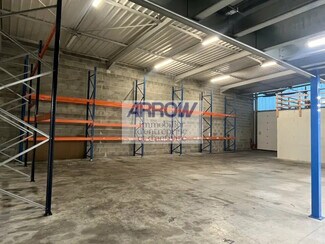 Plus de détails pour Local d'activités à louer