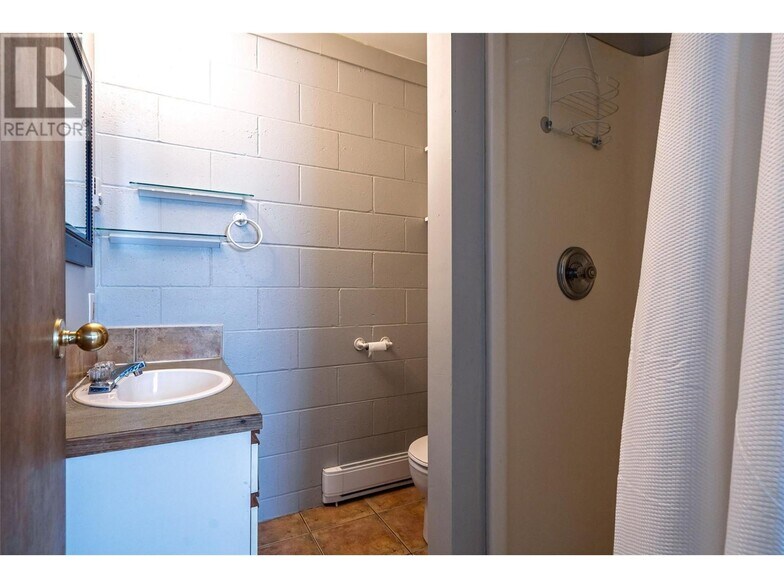 920 Nelson Av, Nelson, BC à vendre - Photo du bâtiment - Image 3 de 20