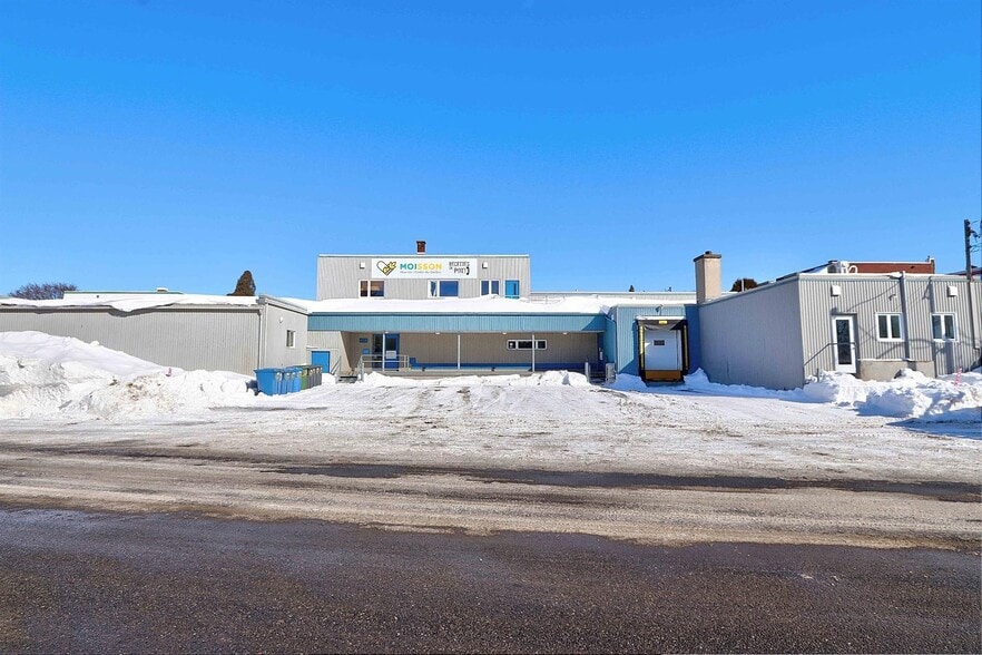 630 Rue Poisson, Trois-Rivières, QC for lease - Building Photo - Image 3 of 12