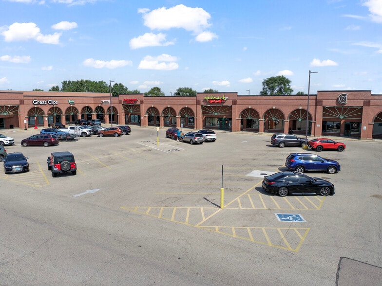 4844-4986 Hononegah Rd, Roscoe, IL for lease - Building Photo - Image 3 of 7