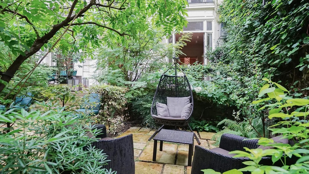 Multifamily in Paris for sale - Building Photo - Image 3 of 6