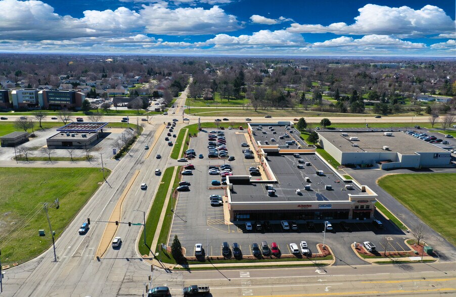 3001-3061 N Perryville Rd, Rockford, IL à louer - Photo du bâtiment - Image 2 de 10