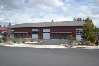 20700 Carmen Loop, Bend, OR for lease Building Photo- Image 2 of 3